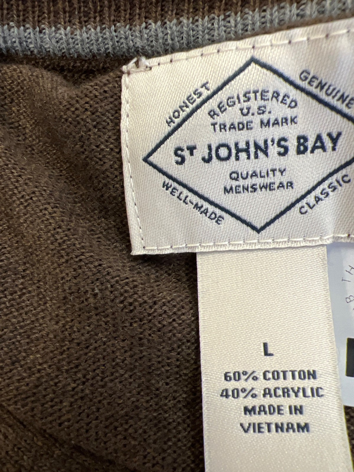 St. Johns Bay Men’s Brown V-Neck Long Sleeve Thin Knit Sweater - L