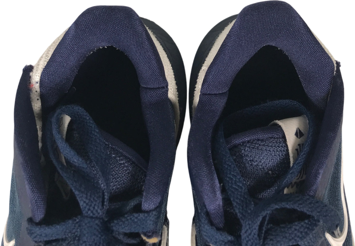 Nike Men’s Blue Midnight Kylie Low Lace Up Basketball Sneakers - 6