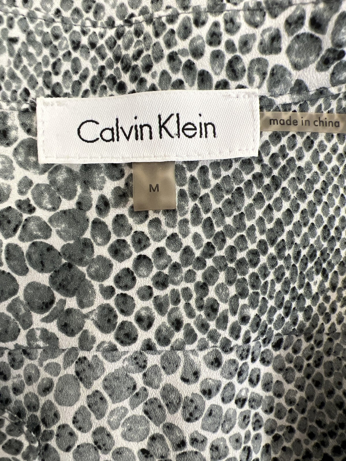 Calvin Klein Women’s Gray Long Sleeve Button Up Blouse - M