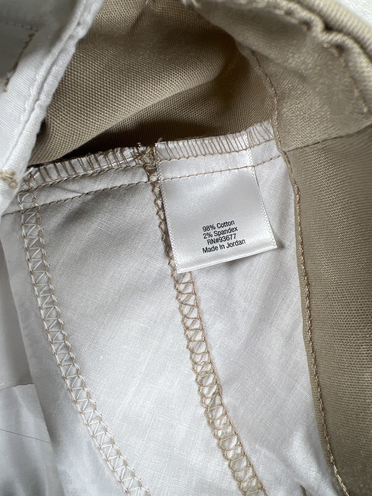 NEW St Johns Bay Women’s Beige Capri Pants - 6