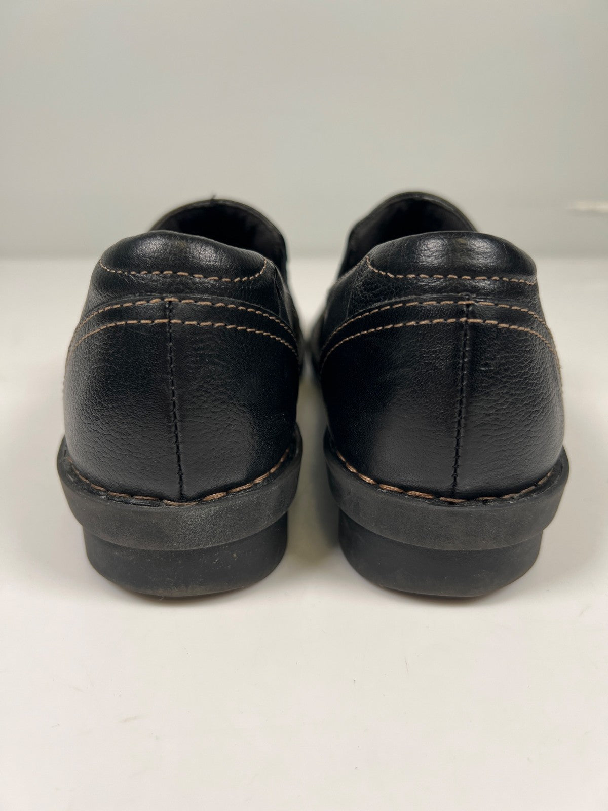 Clarks Women’s Black Leather Slip On Loafer Shoes - 8