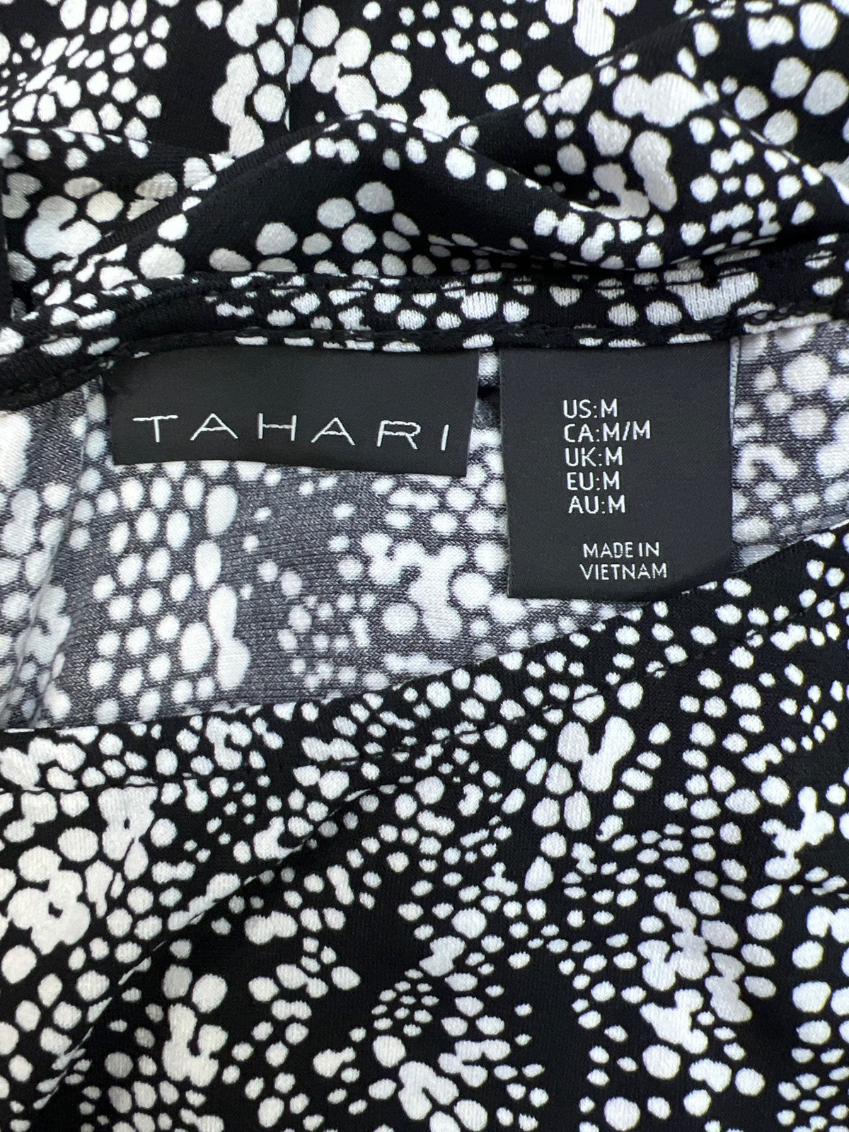 Tahari Women’s Black/White Long Sleeve Twist Front Blouse - M