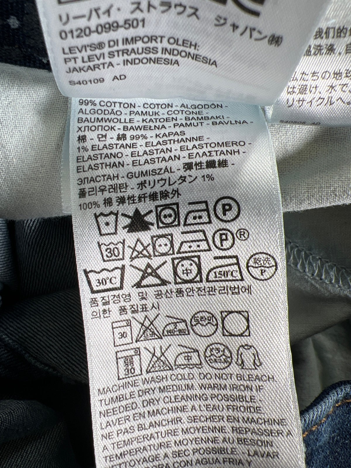 Levi’s Women’s Medium Wash Perfect Waist 525 Straight Leg Denim Jeans - 4