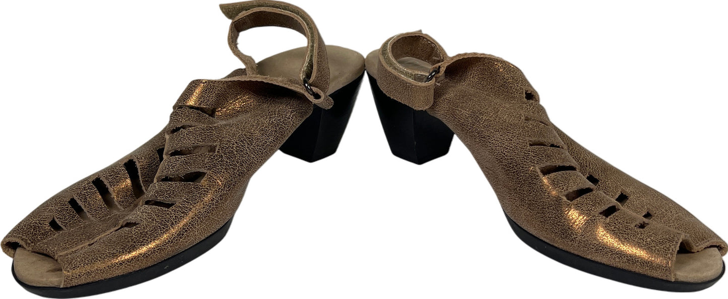 Munro Women’s Gold Metallic Open Toe Slingback Heeled Sandals - 8