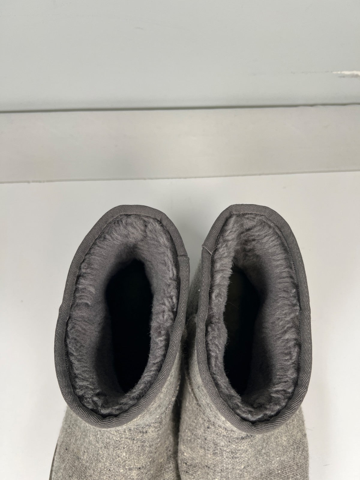 UGG Men’s Gray Classic Mini Shearling Pull On Boots - 11