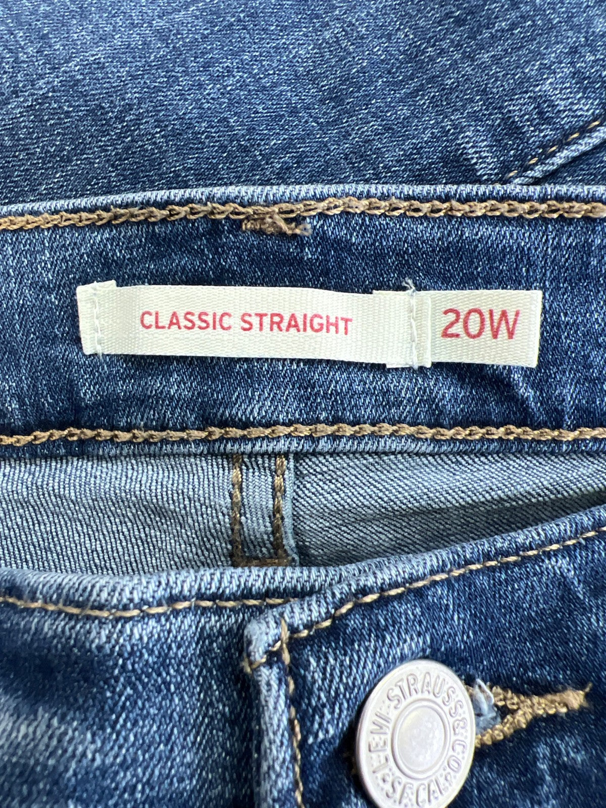 Levi’s Women’s Medium Wash Classic Straight Denim Jeans - 20W
