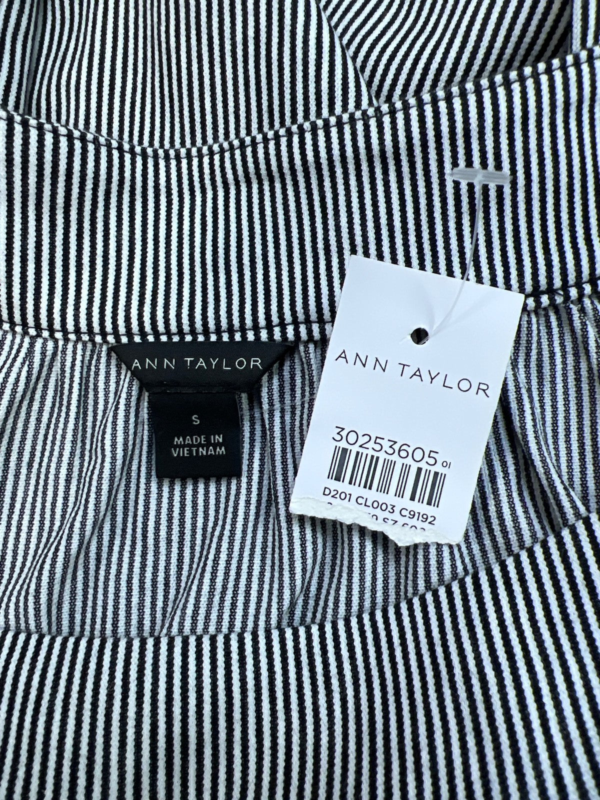 Ann Taylor Women’s Black/White Striped Short Puff Sleeve Blouse - S