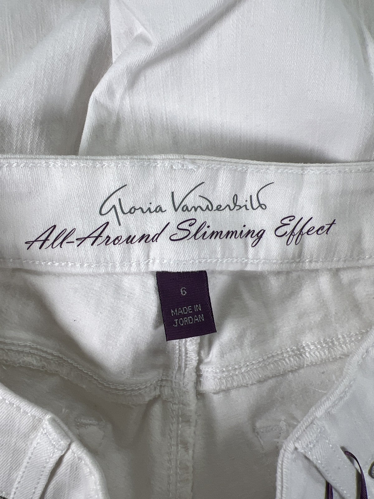 Gloria Vanderbilt Women’s White Curvy Skimmer Capri Jeans - 6