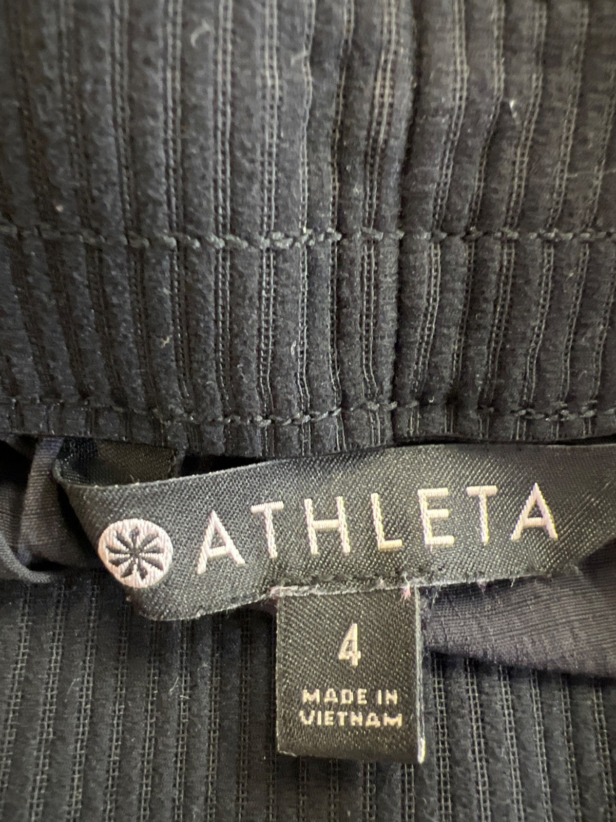 Athleta Women’s Black Mod Trekkie Hiking Crop Pants - 4