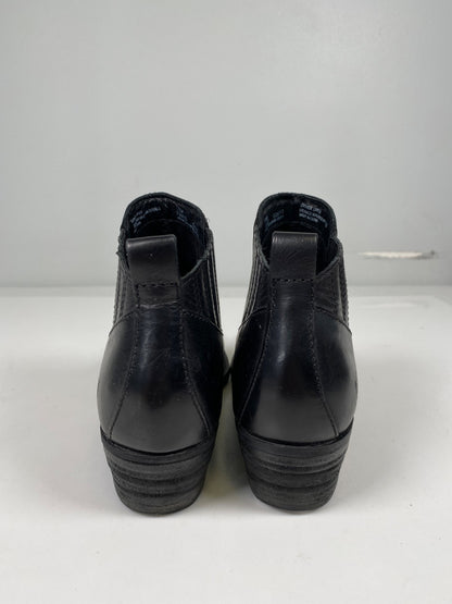 Born Women’s Black Leather Low Heeled Ankle Booties - 7.5