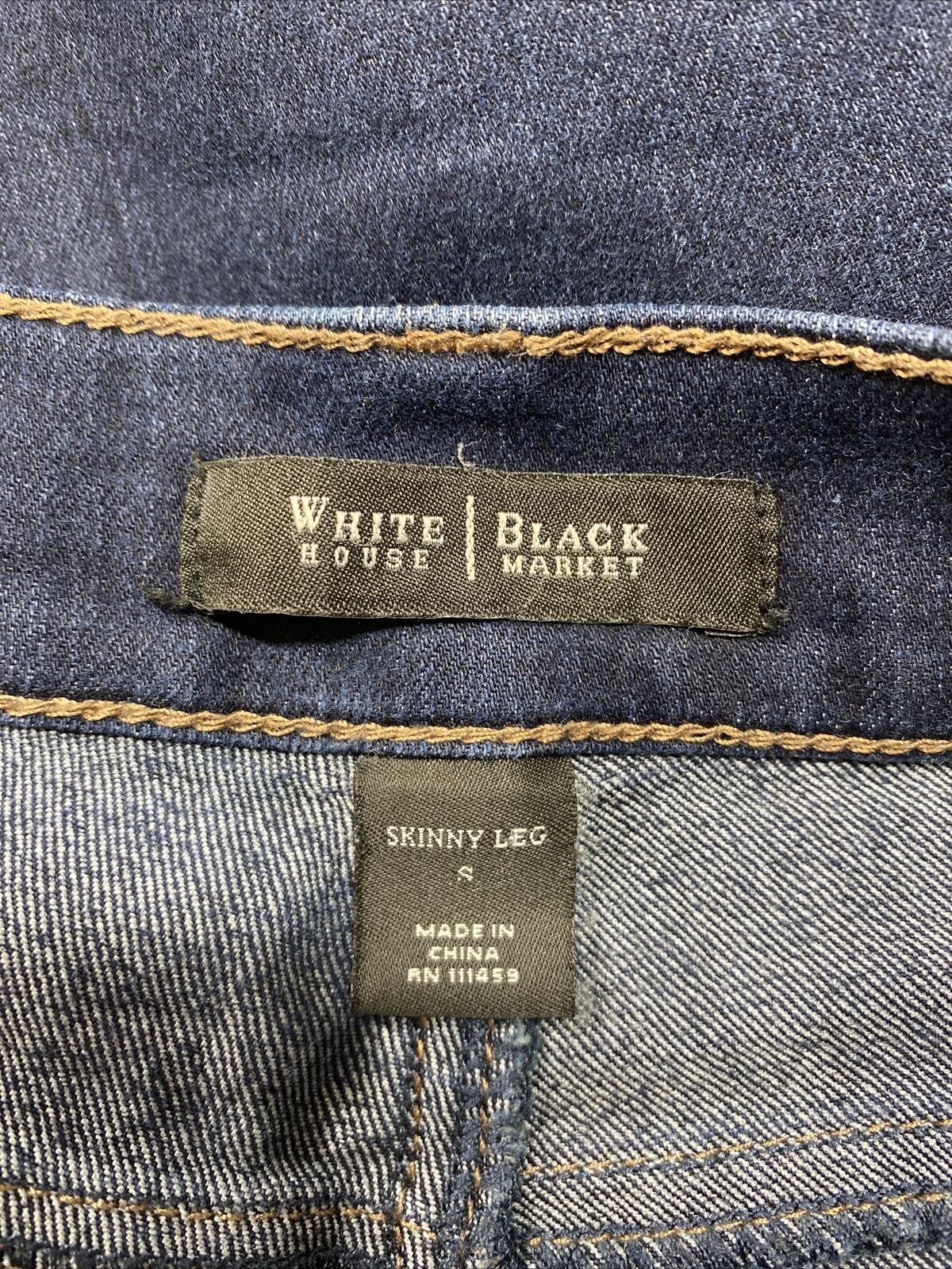 White House Black Market Jeans de mezclilla recortados ajustados con lavado oscuro para mujer Talla S