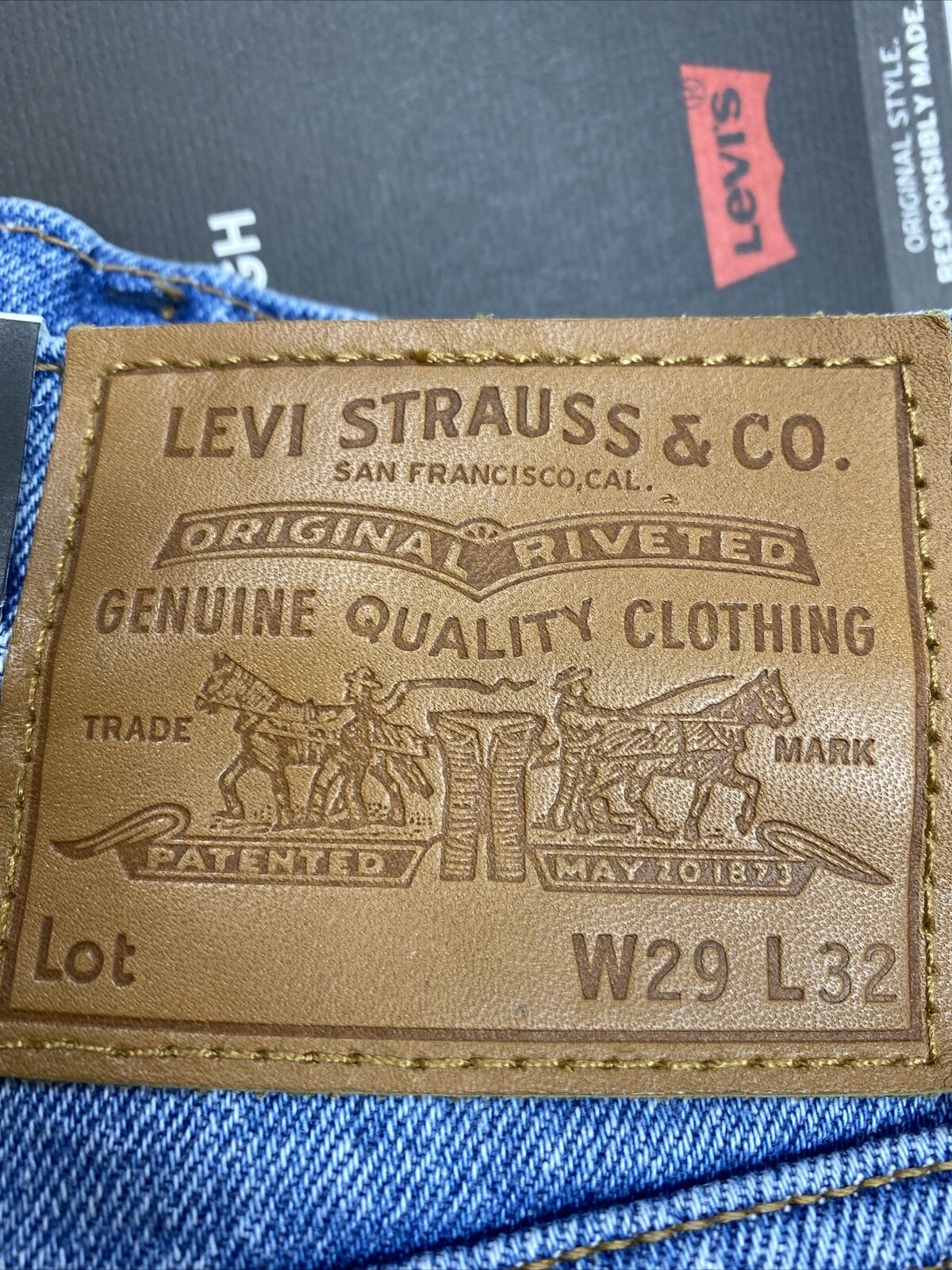 NUEVOS jeans desgastados y delgados con lavado claro y tan altos de Levis para hombre - 29x32