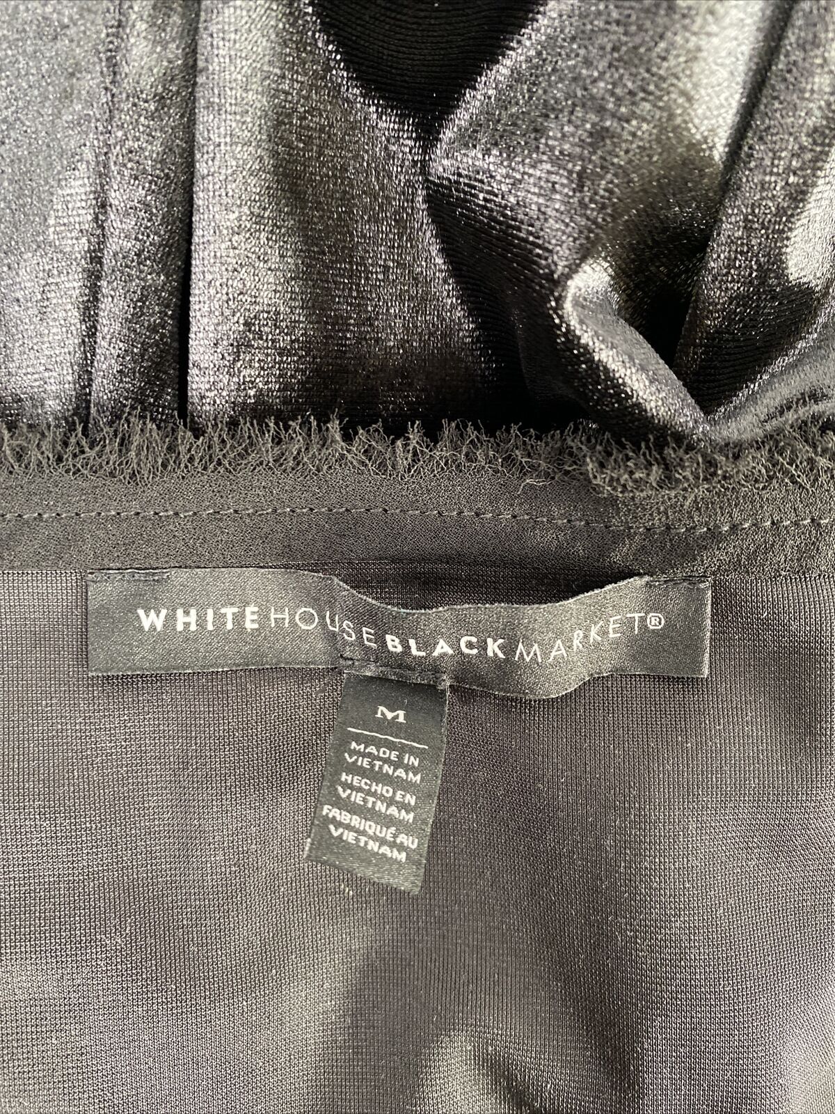 Camiseta de terciopelo negro con cuello en V para mujer White House Black Market - M