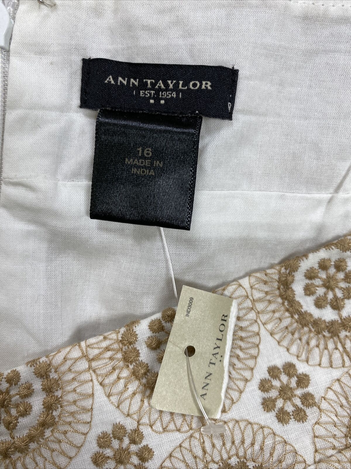 NUEVO Falda de tubo recta bordada en beige de Ann Taylor para mujer - 16