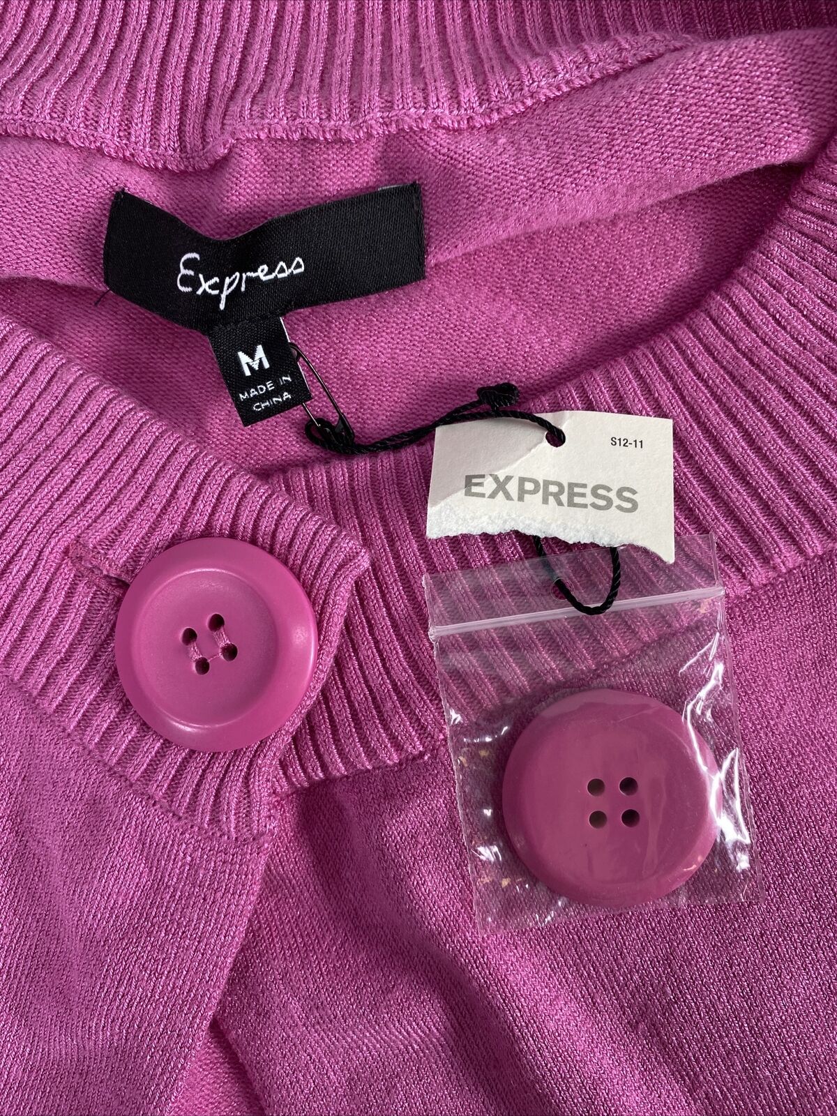 NUEVO Express Suéter tipo cárdigan rosa con un botón y manga 3/4 para mujer - M