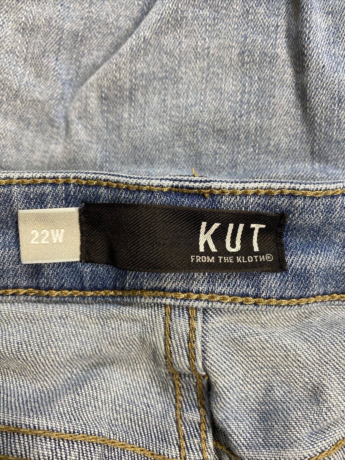 Kut from the Kloth Pantalones cortos vaqueros elásticos con lavado claro para mujer - Plus 22W