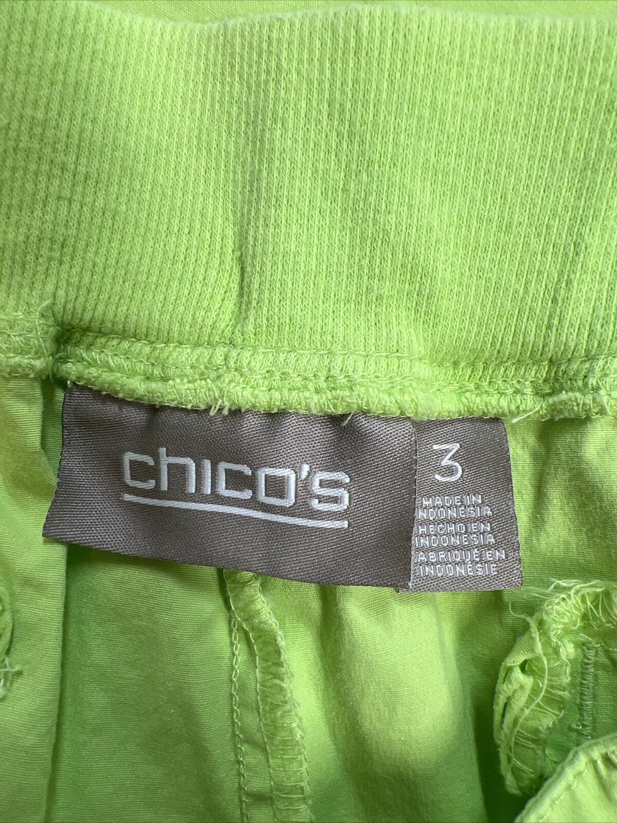 Chico's Bermudas ligeras con cintura elástica en verde para mujer - 3/16