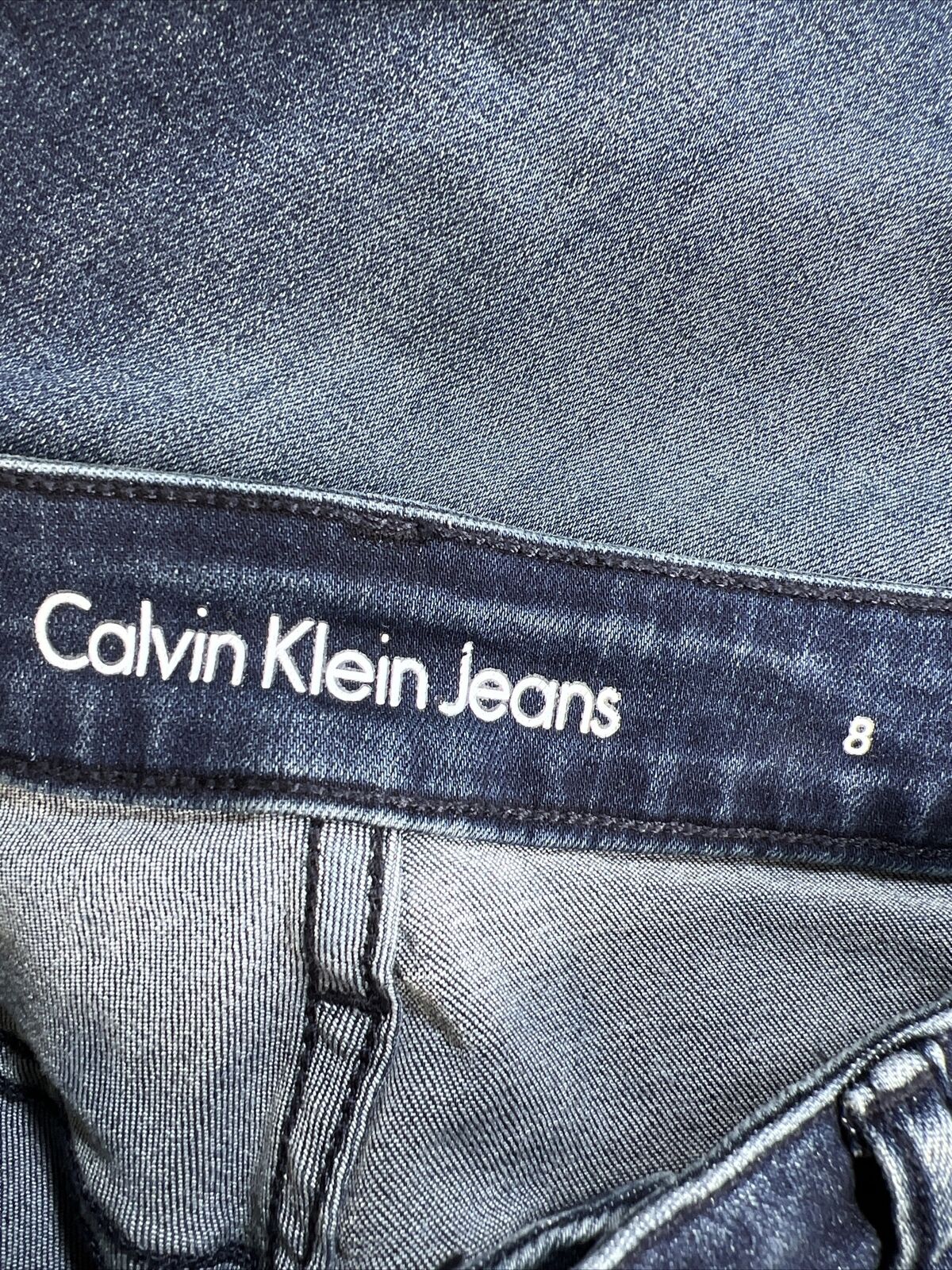 Calvin Klein Pantalones cortos urbanos de lavado medio para mujer - 8