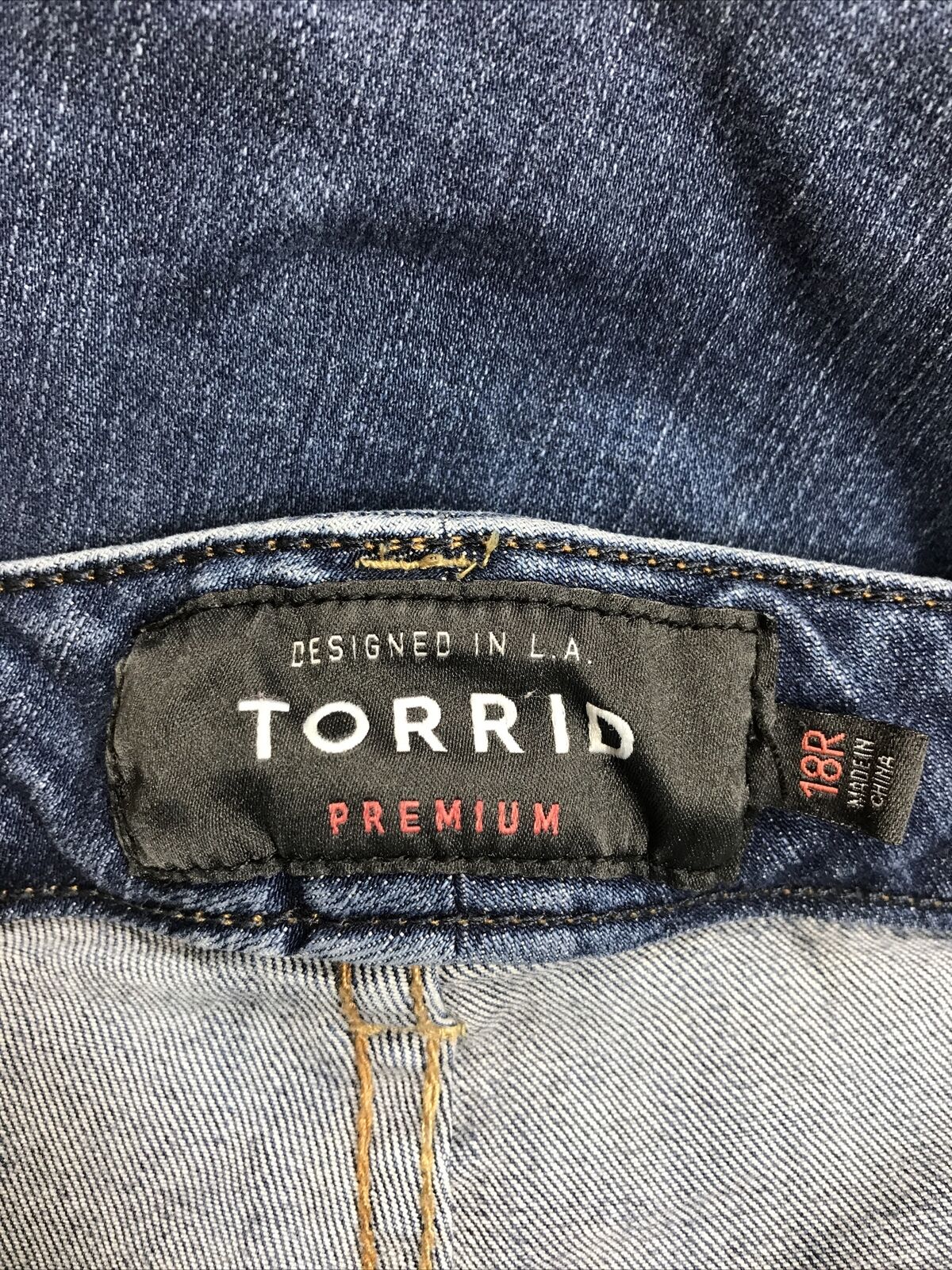 Torrid Women's Medium Wash Boyfriend Fit Straight Leg Denim Jeans - 18R