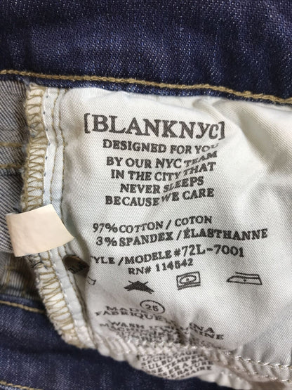 BlankNYC Vaqueros elásticos ajustados desgastados con lavado oscuro para mujer - 25
