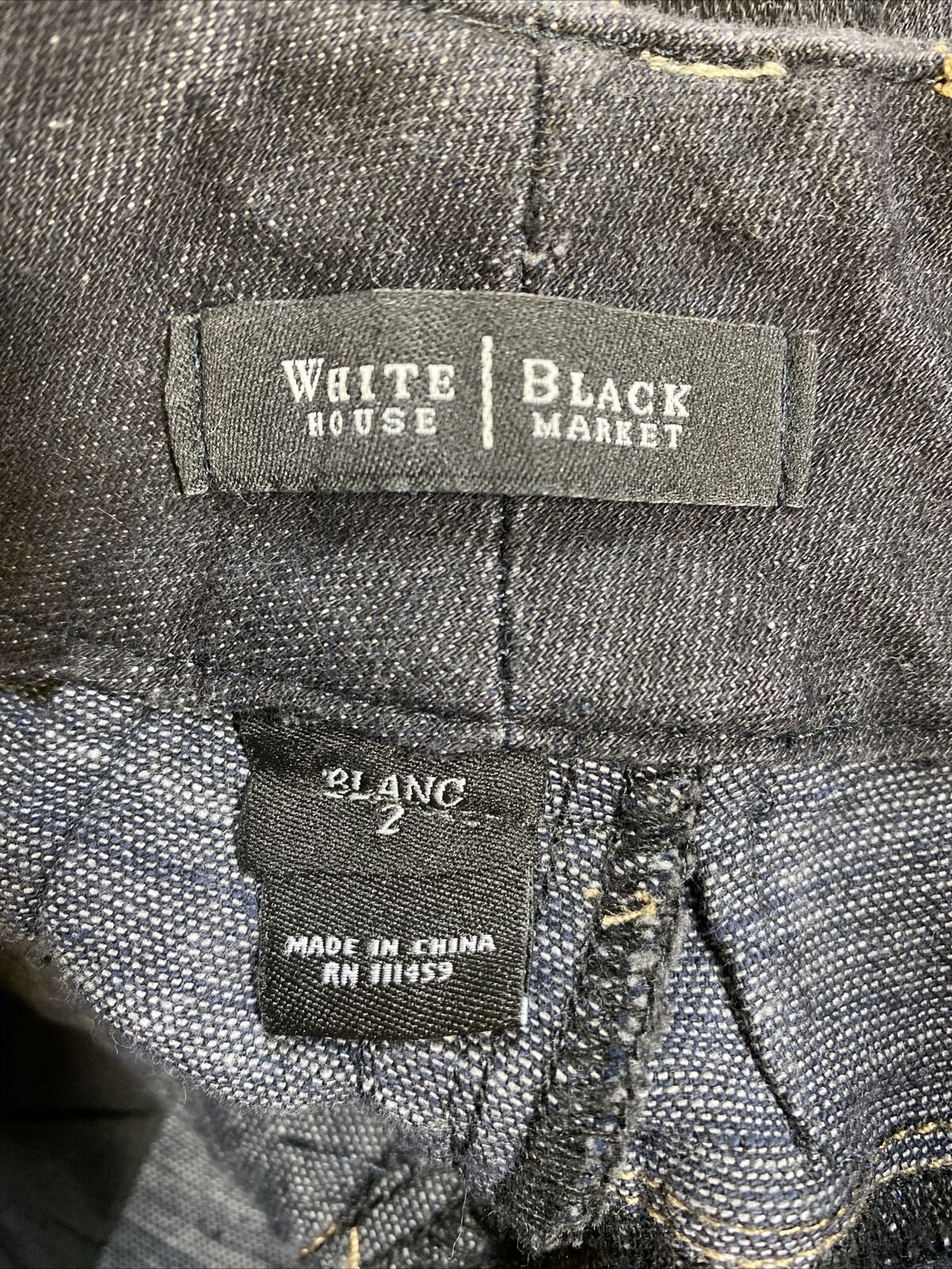 White House Black Market - Pantalones cortos de mezclilla para mujer, color blanco, lavado oscuro, 2
