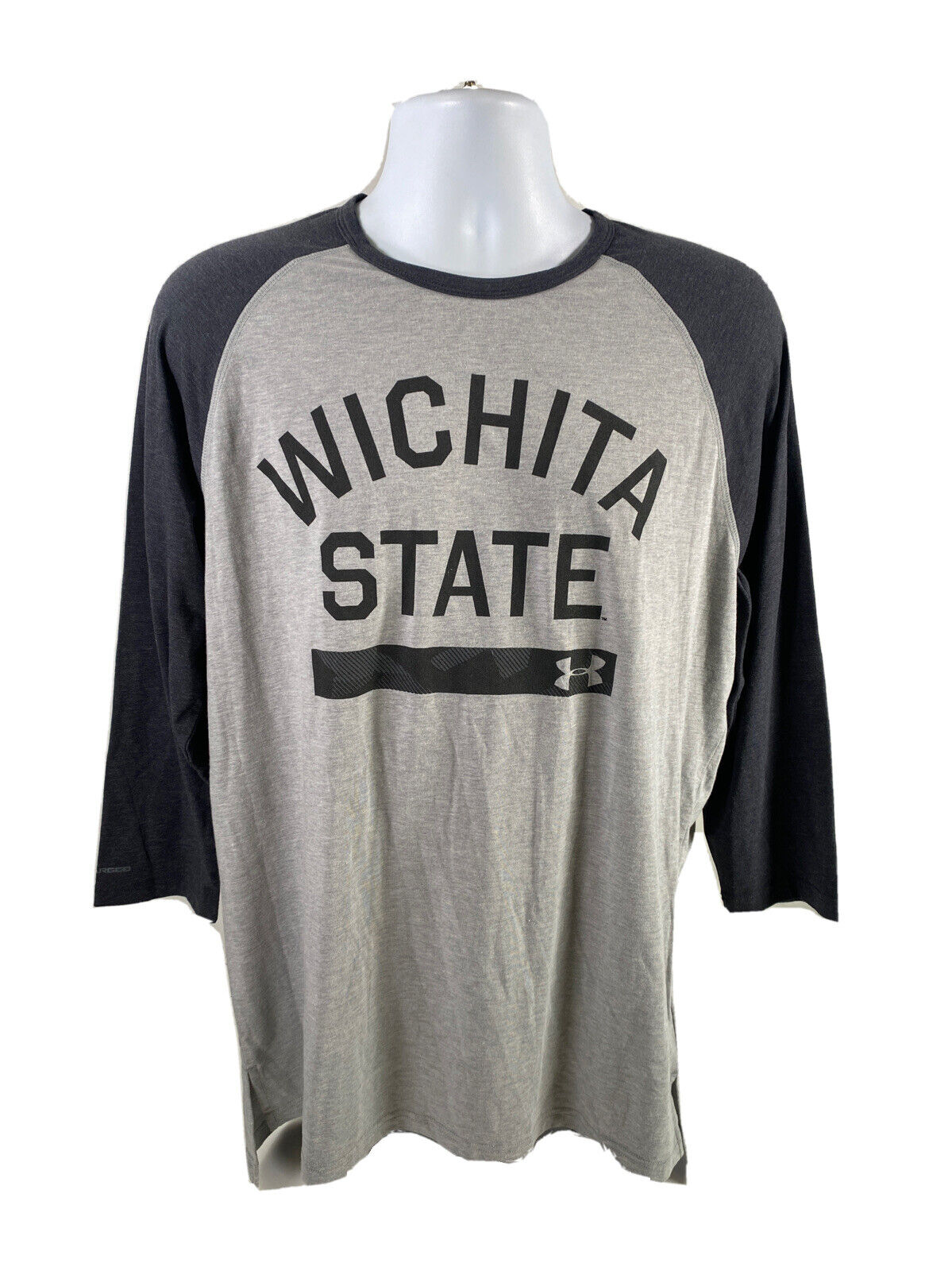 NUEVA camiseta de béisbol de manga 3/4 gris Wichita State de Under Armour para hombre - L