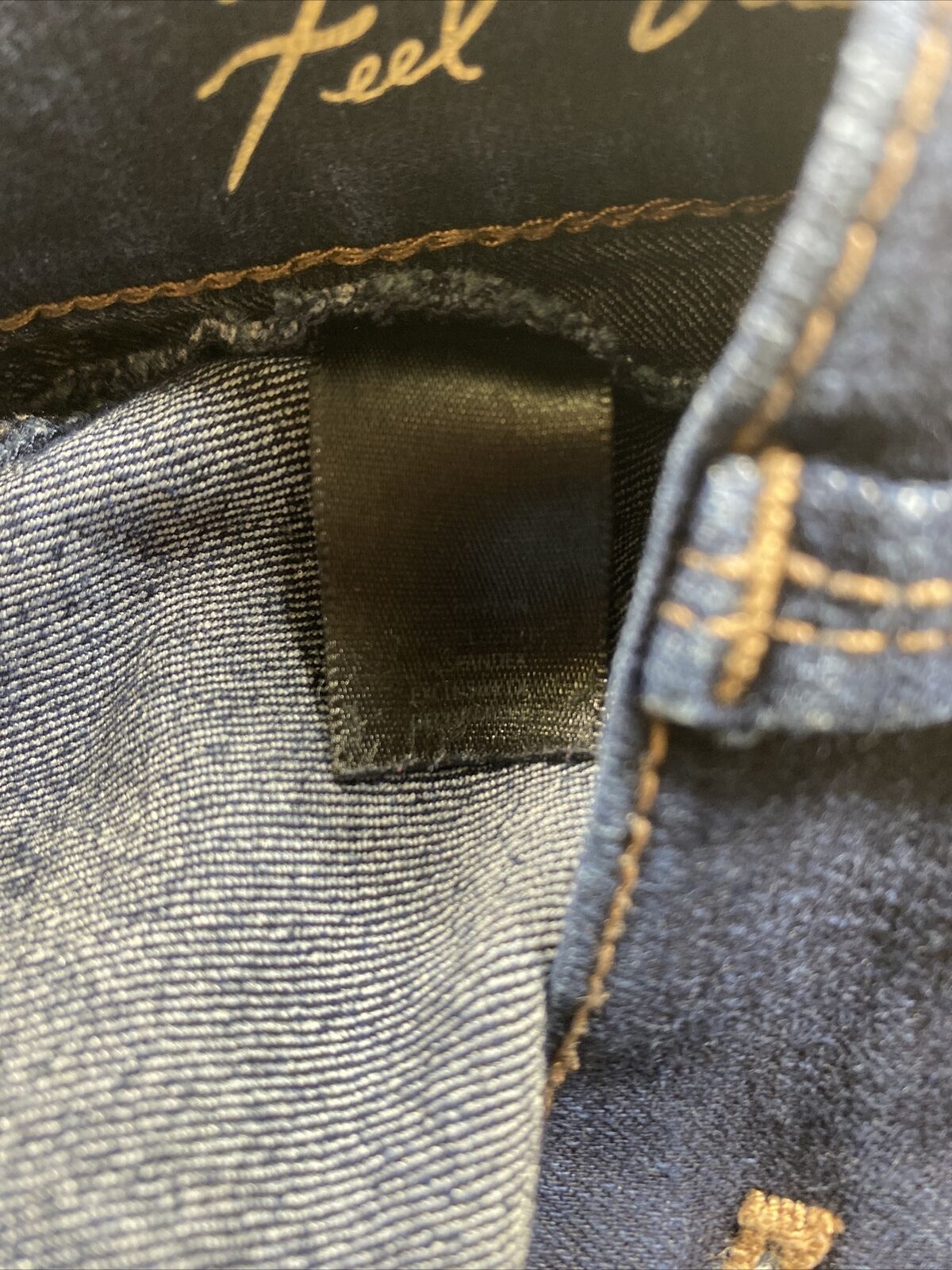 White House Black Market Jeans de mezclilla recortados ajustados con lavado oscuro para mujer Talla S